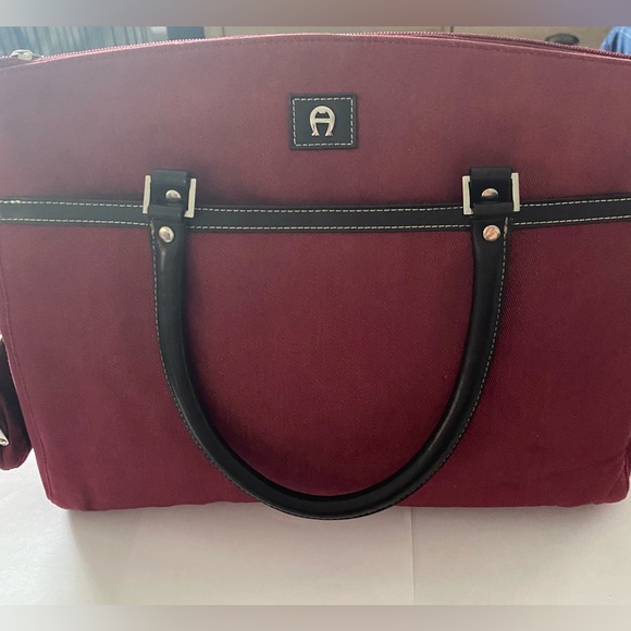 Etienne Aigner Red Tote Bag with Structured Design and Gold Hardware - Picture 3 of 16